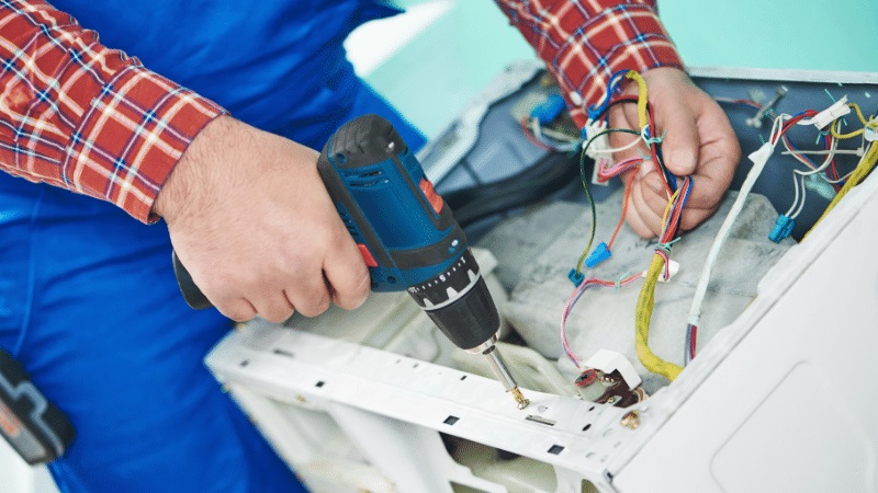 Manisa Hotpoint Hotpoint çamaşır makinesi kart tamiri – Su almama arızası orijinal parça ile giderildi. - Teknik servis örneği